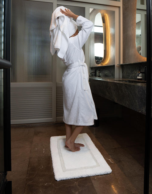 Load image into Gallery viewer, Ultraplush Skid-Resistant Bath Mat
