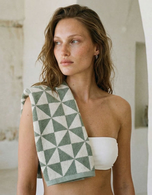 Load image into Gallery viewer, Umbra Towels
