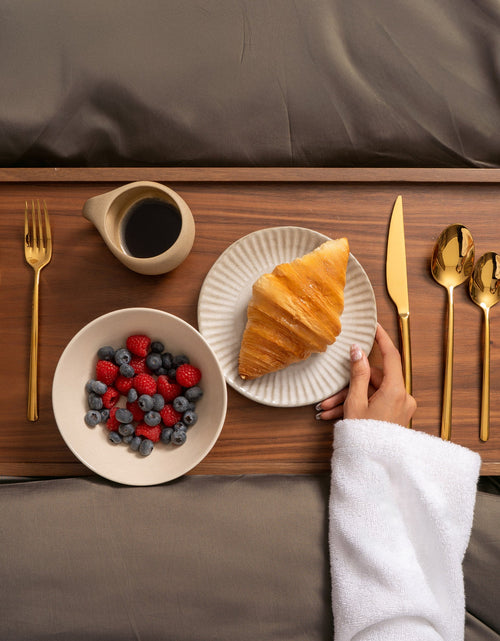 Load image into Gallery viewer, Emilia Mirror 20-Piece Flatware Set

