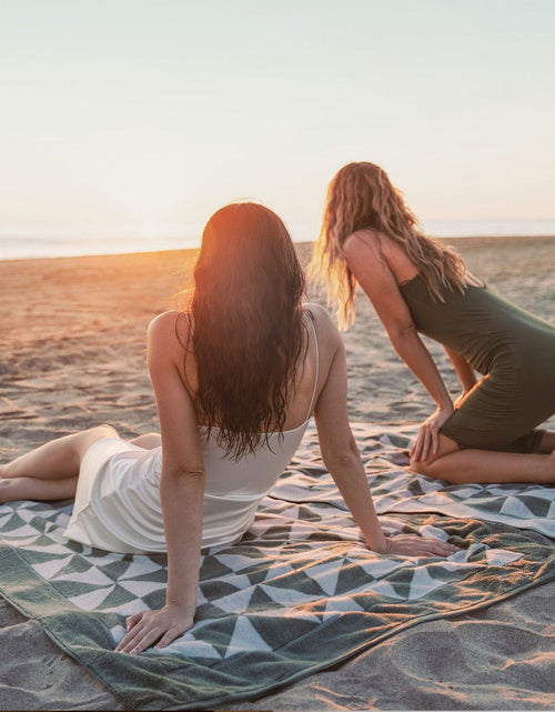 Load image into Gallery viewer, Umbra Towels
